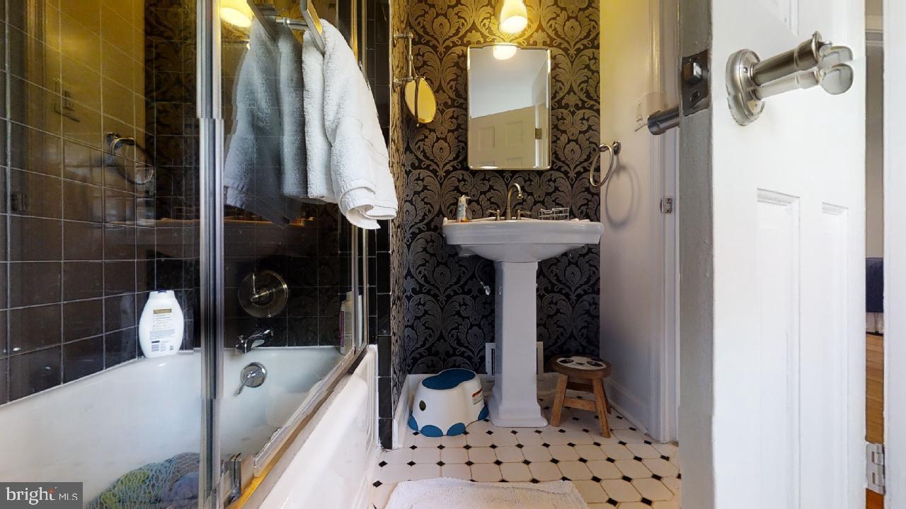 BEVERLEY HILLS - Residential Lease