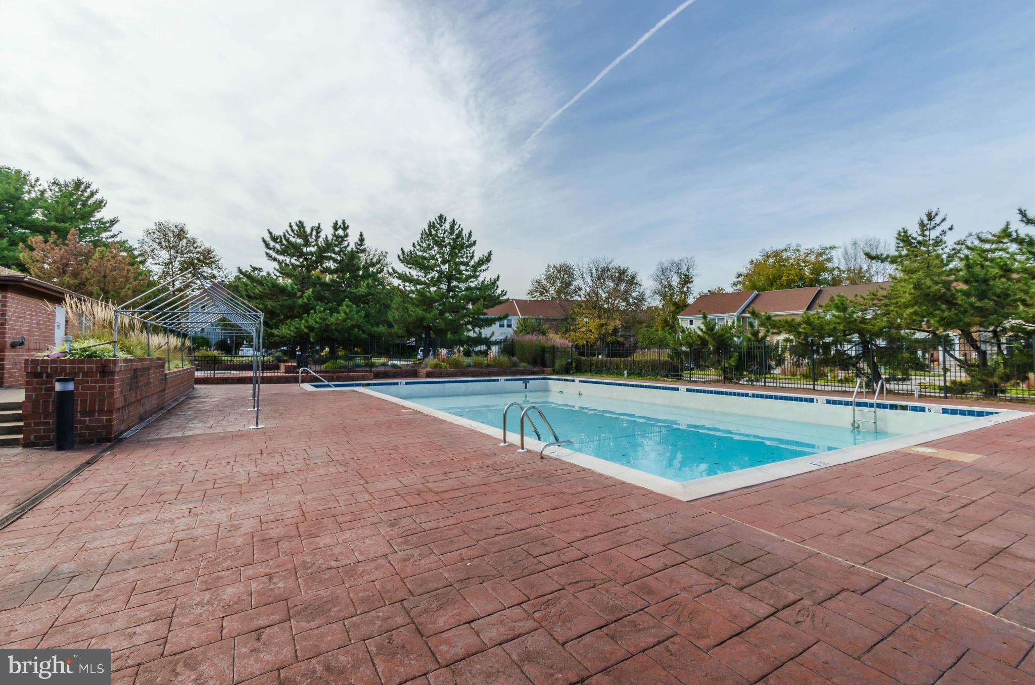 THE FALLS GARDEN - Residential