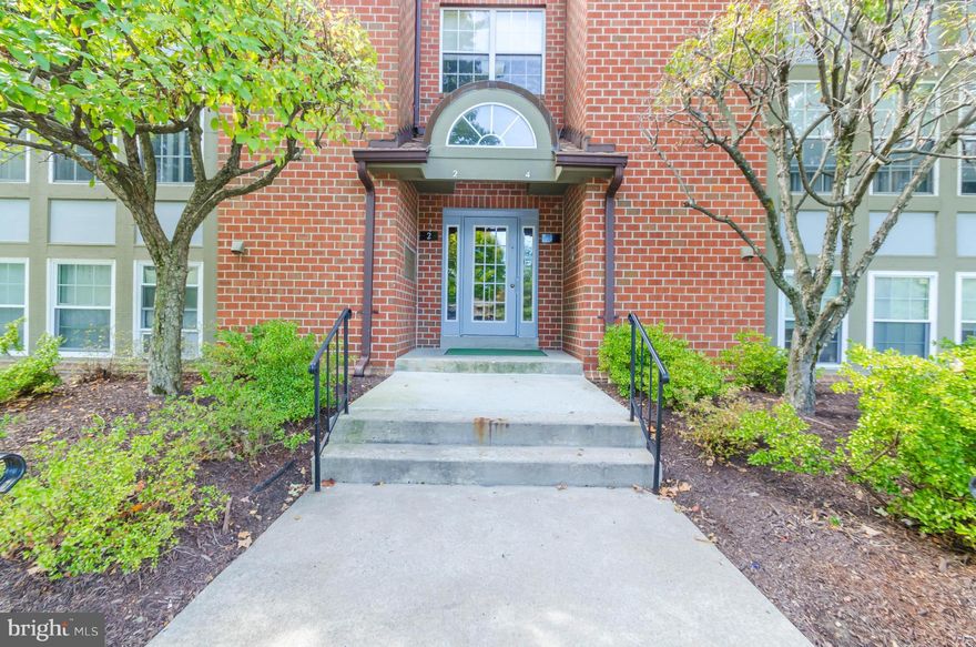 Easy living! Terrace level condo with private fenced yard. Enjoy the convenience of 2 bedrooms, 2 Baths AND a Den! Separate full sized laundry room, master bedroom walk in closet, eat in kitchen and open floor plan. Convenient location and community tennis courts and pool. Plenty of parking!