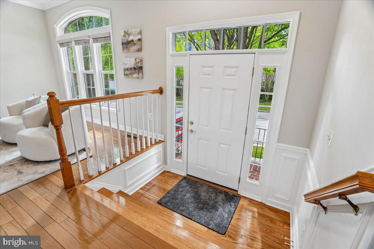 907 CRESTFIELD DRIVE