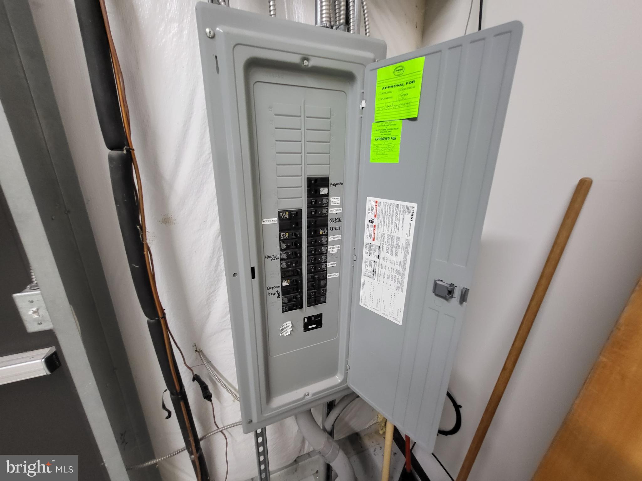 NR EASTON - Commercial Lease