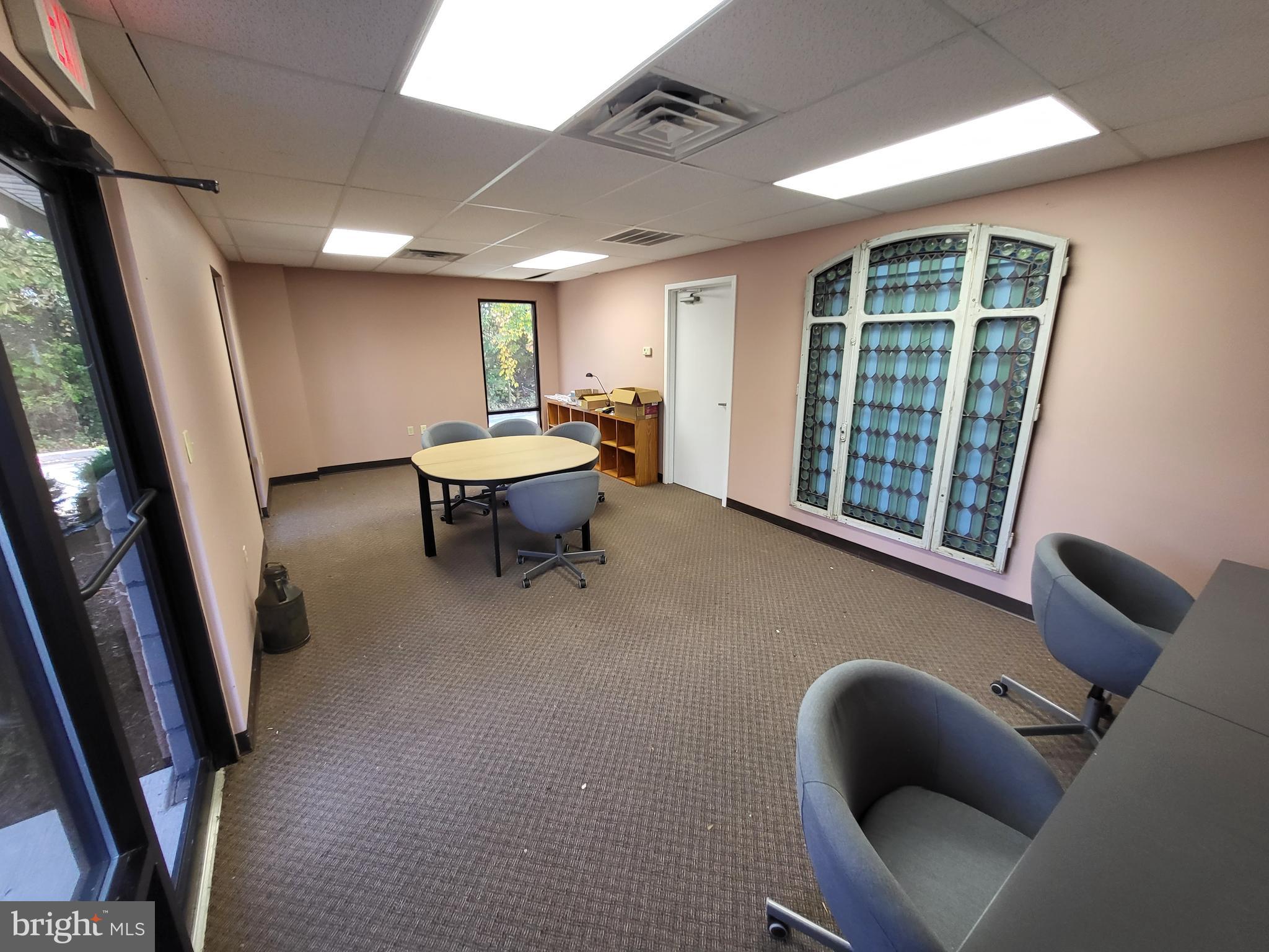 NR EASTON - Commercial Lease