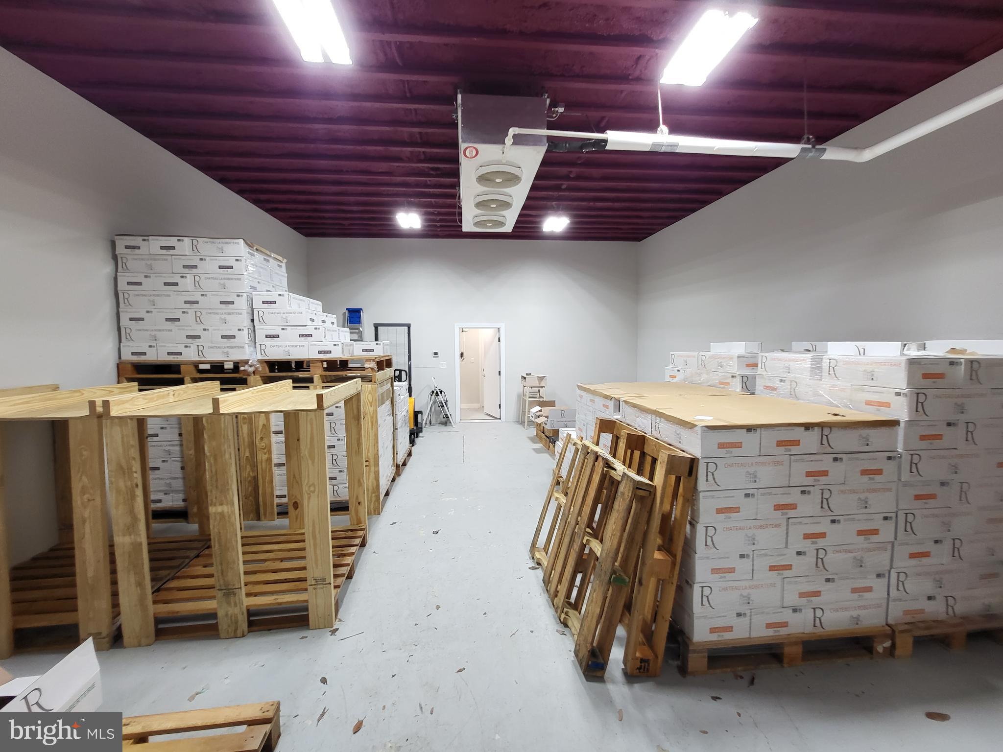 NR EASTON - Commercial Lease