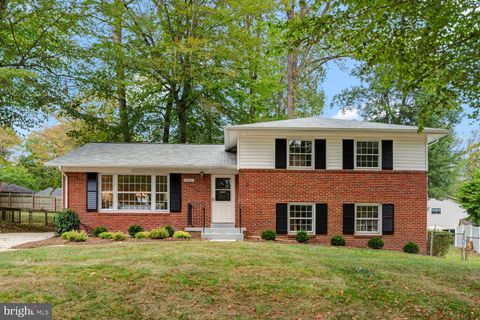 Photo of 14020 Drake Drive, ROCKVILLE, MD 20853 (MLS # MDMC2203394)
