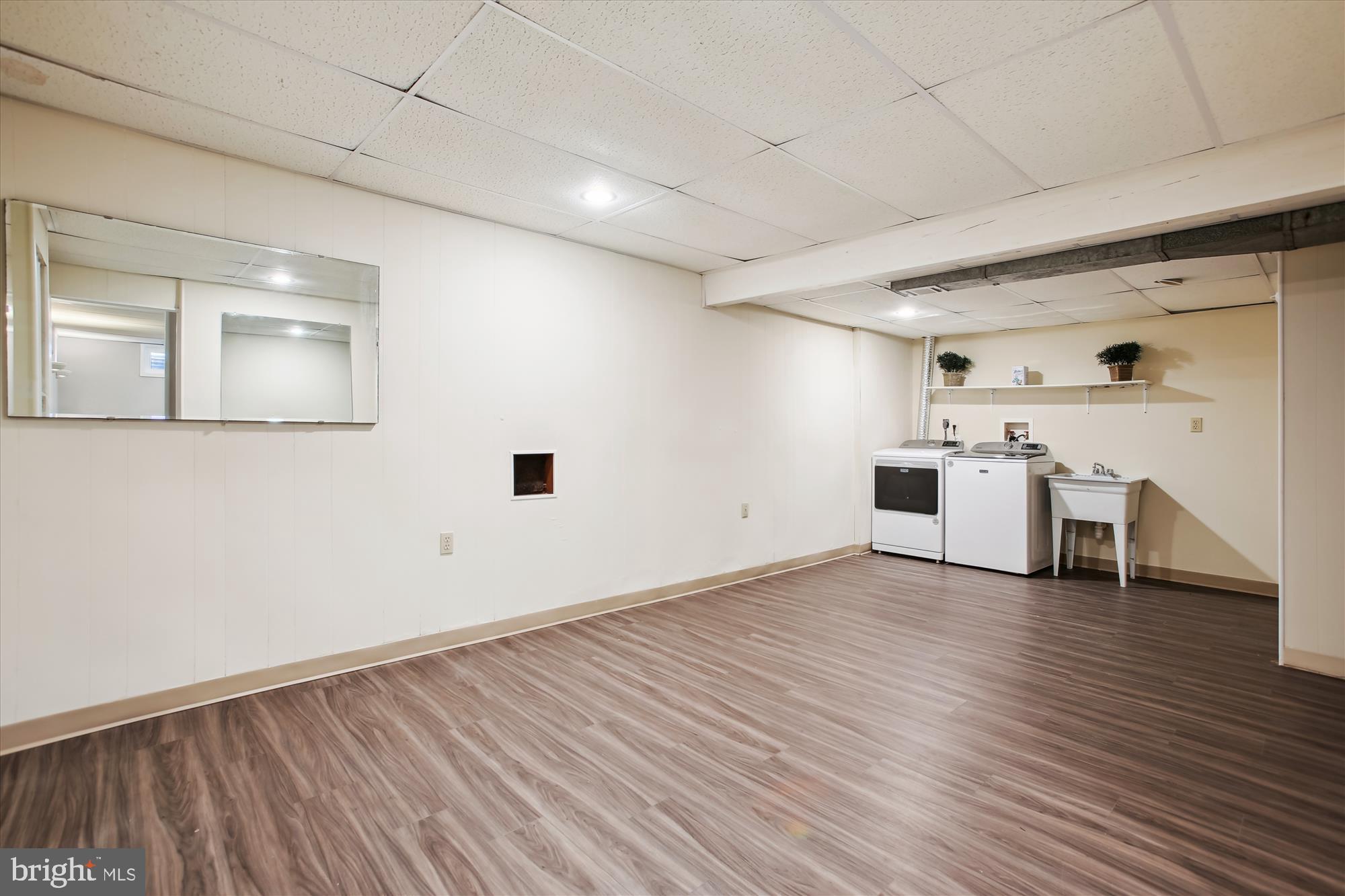 FOX MILL ESTATES - Residential