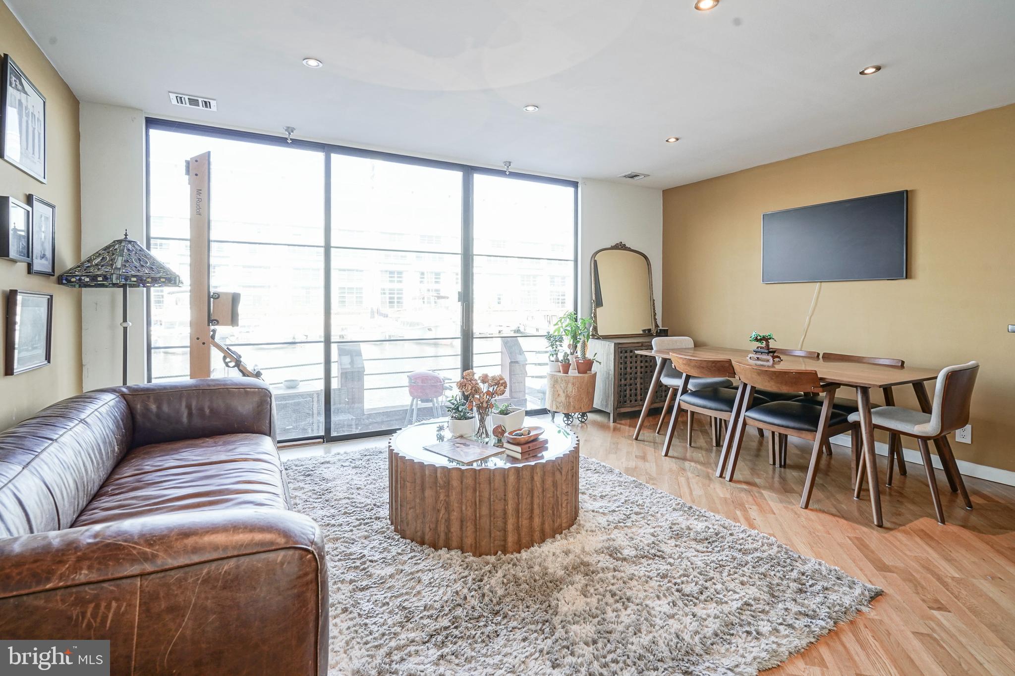 3 N COLUMBUS BOULEVARD 111