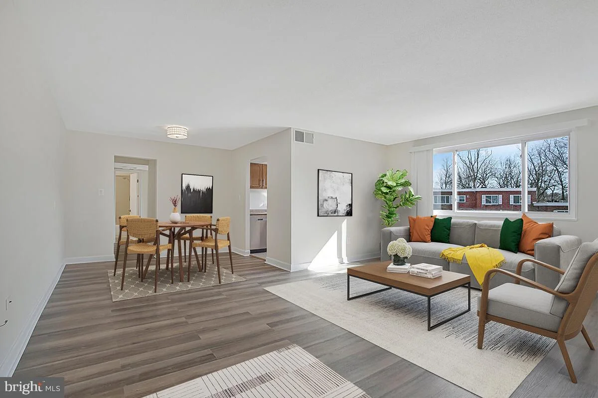 3823 Hamilton Street Unit B-204