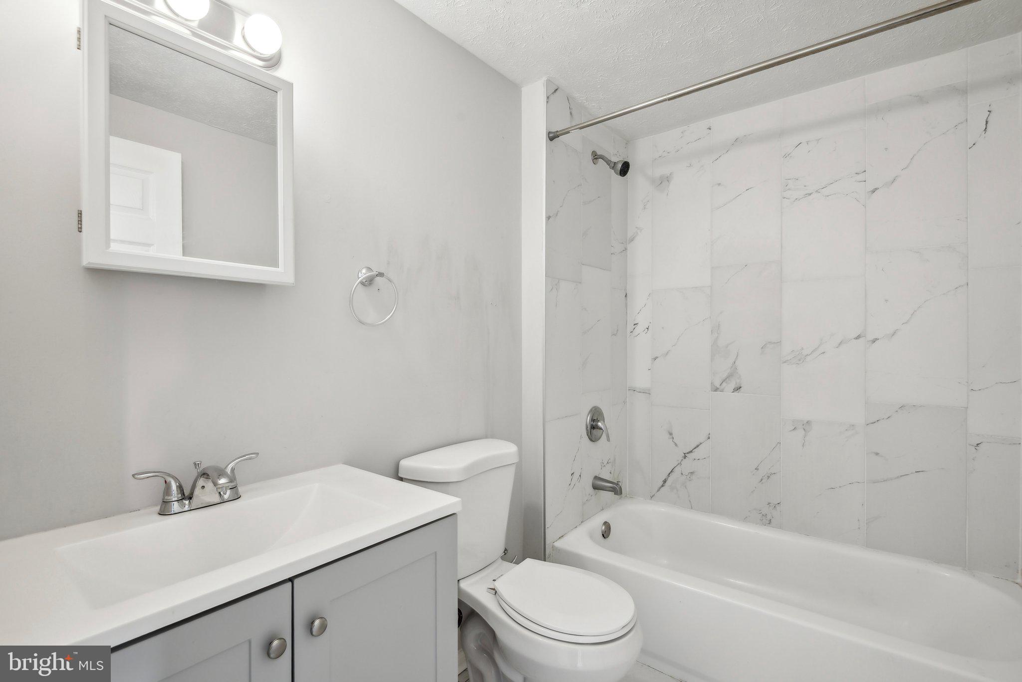 GREEN HOLLY WOODS - Residential