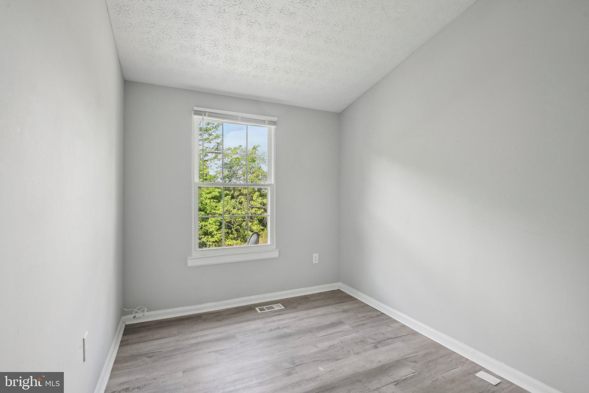 GREEN HOLLY WOODS - Residential