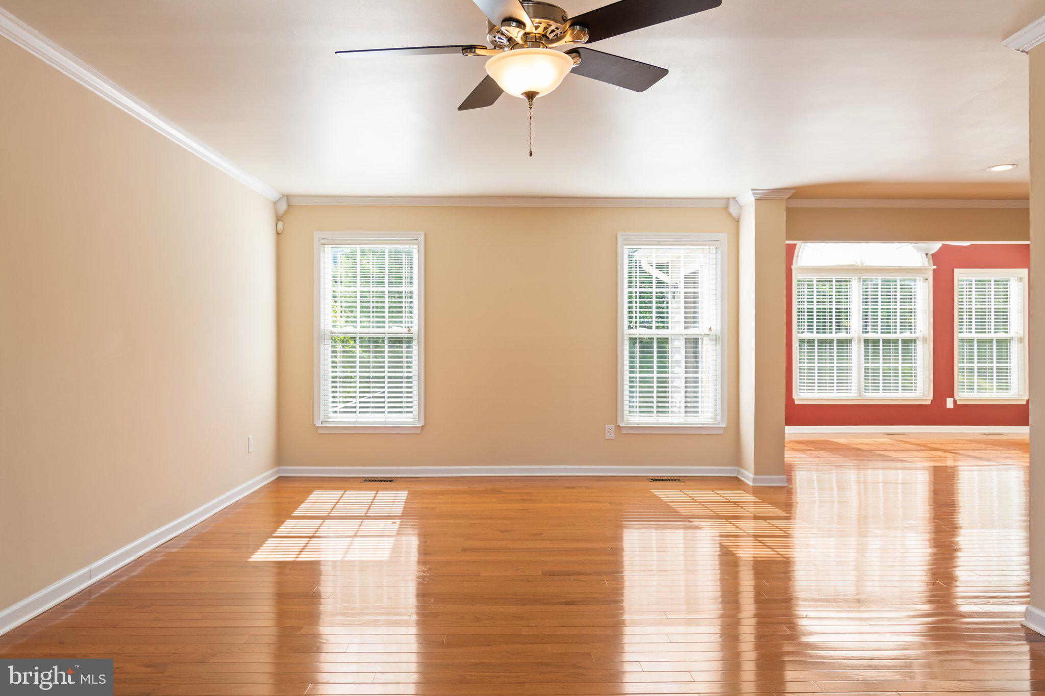 THREE FLAGS - Residential