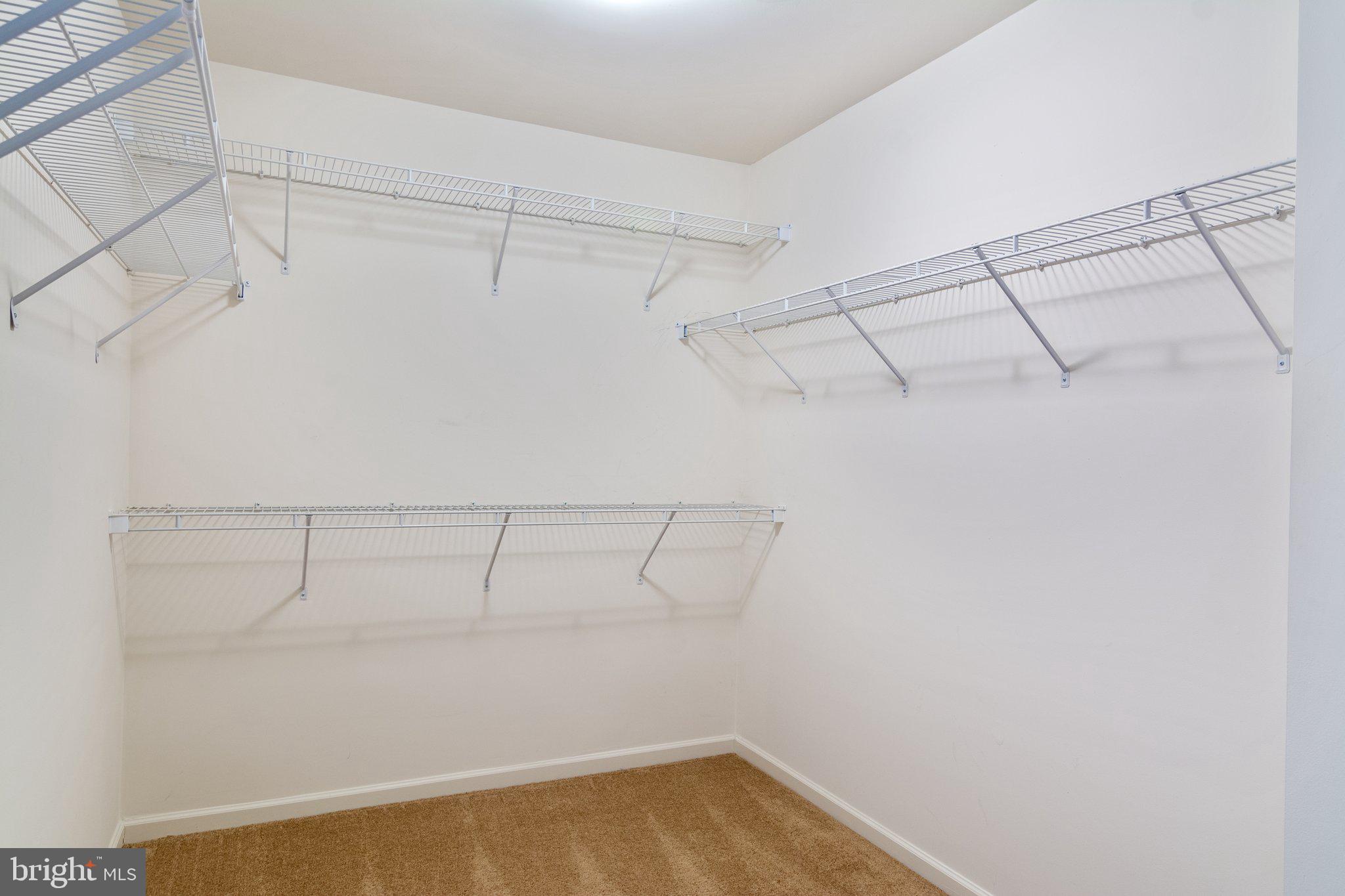 THREE FLAGS - Residential