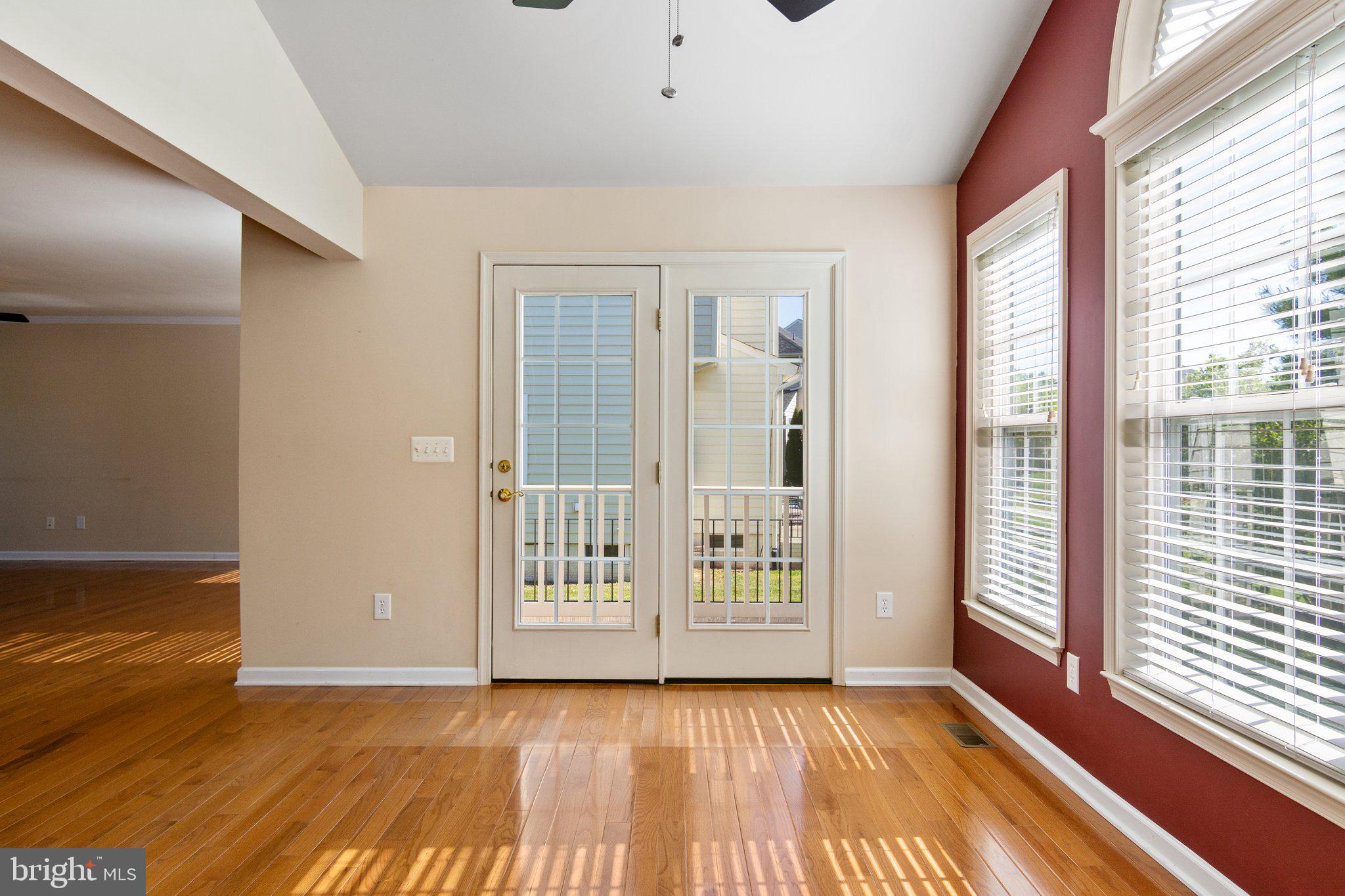 THREE FLAGS - Residential