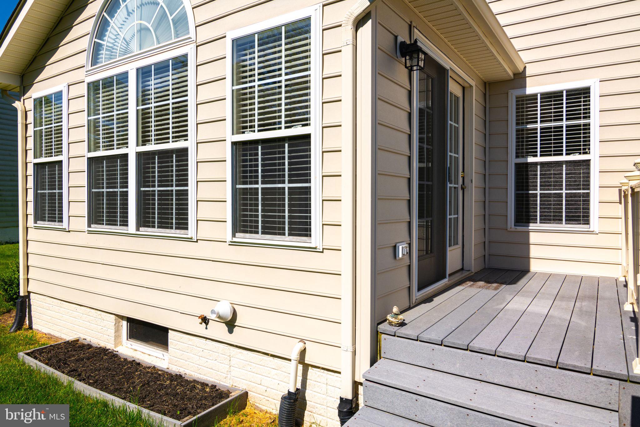 THREE FLAGS - Residential