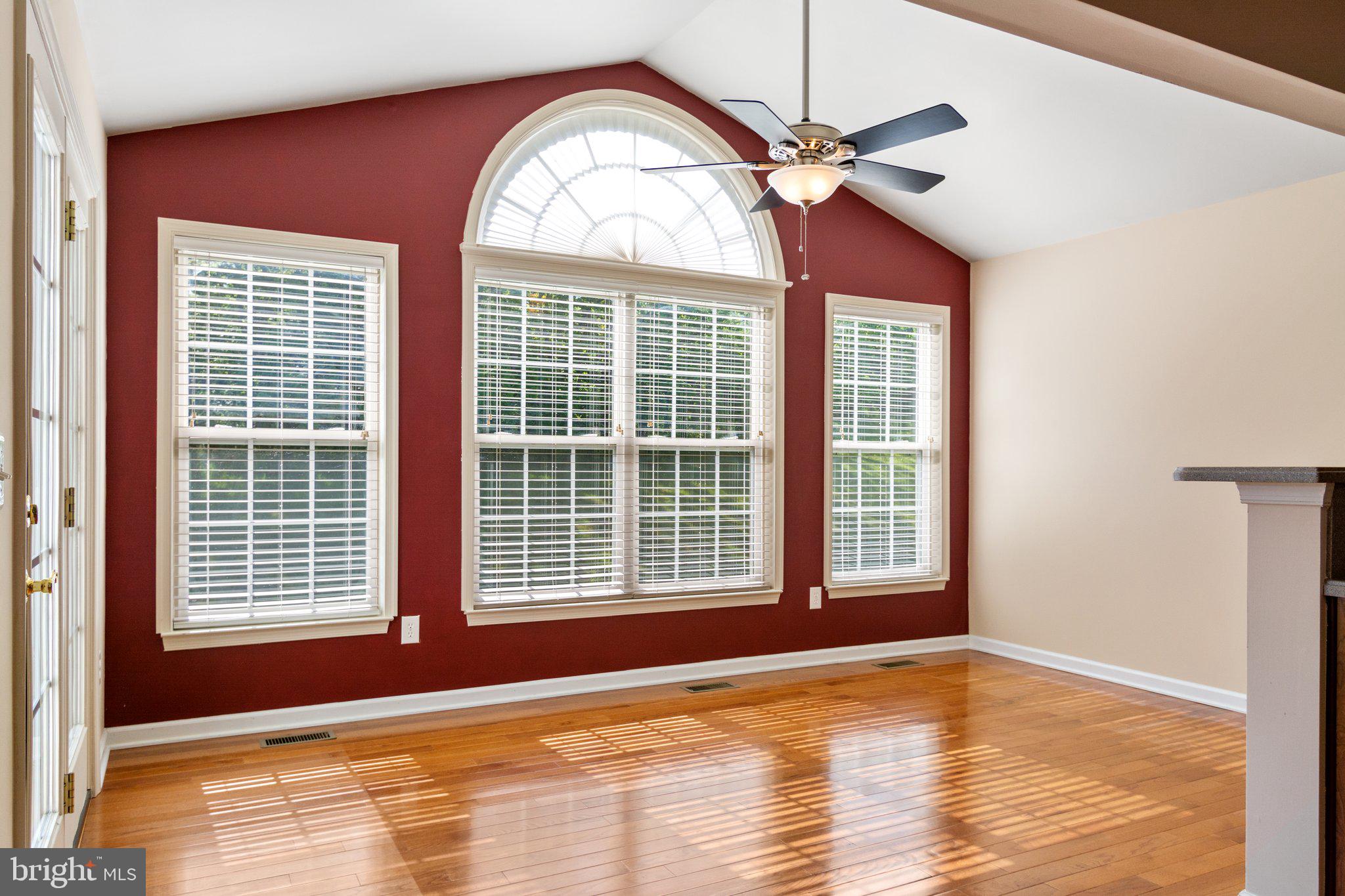 THREE FLAGS - Residential