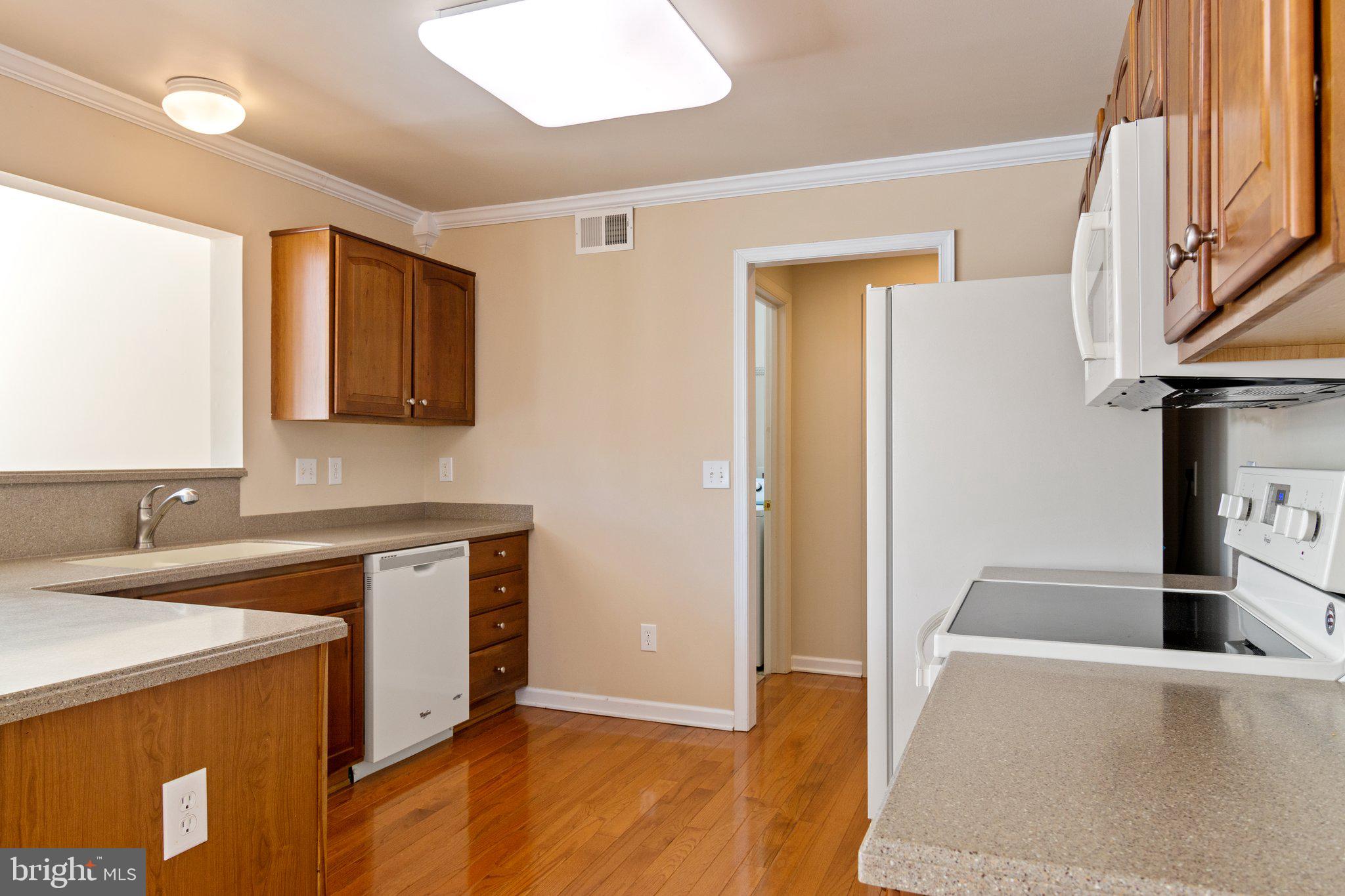 THREE FLAGS - Residential