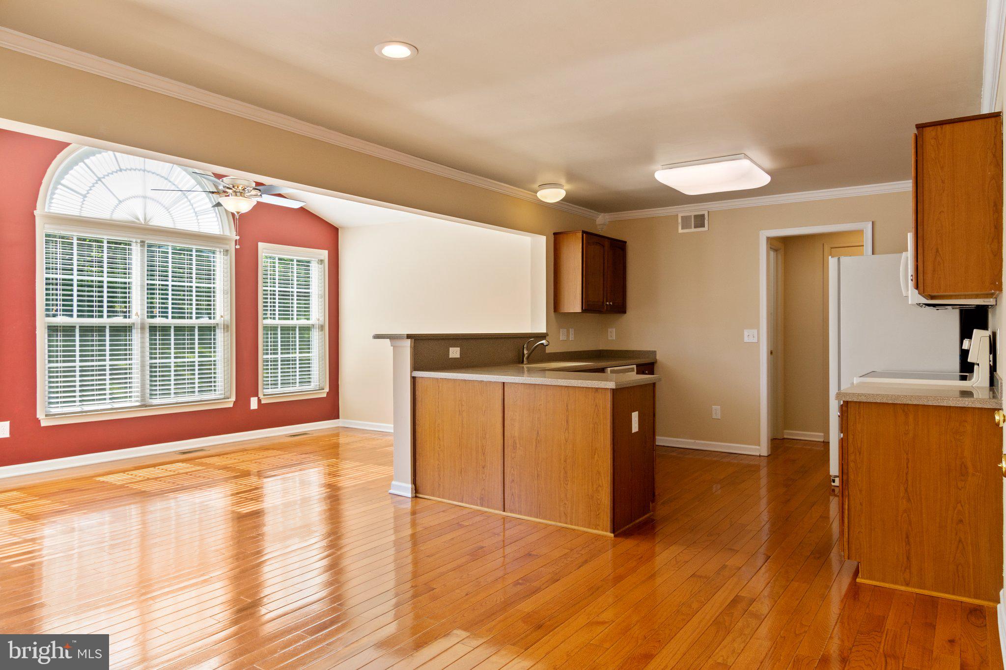 THREE FLAGS - Residential