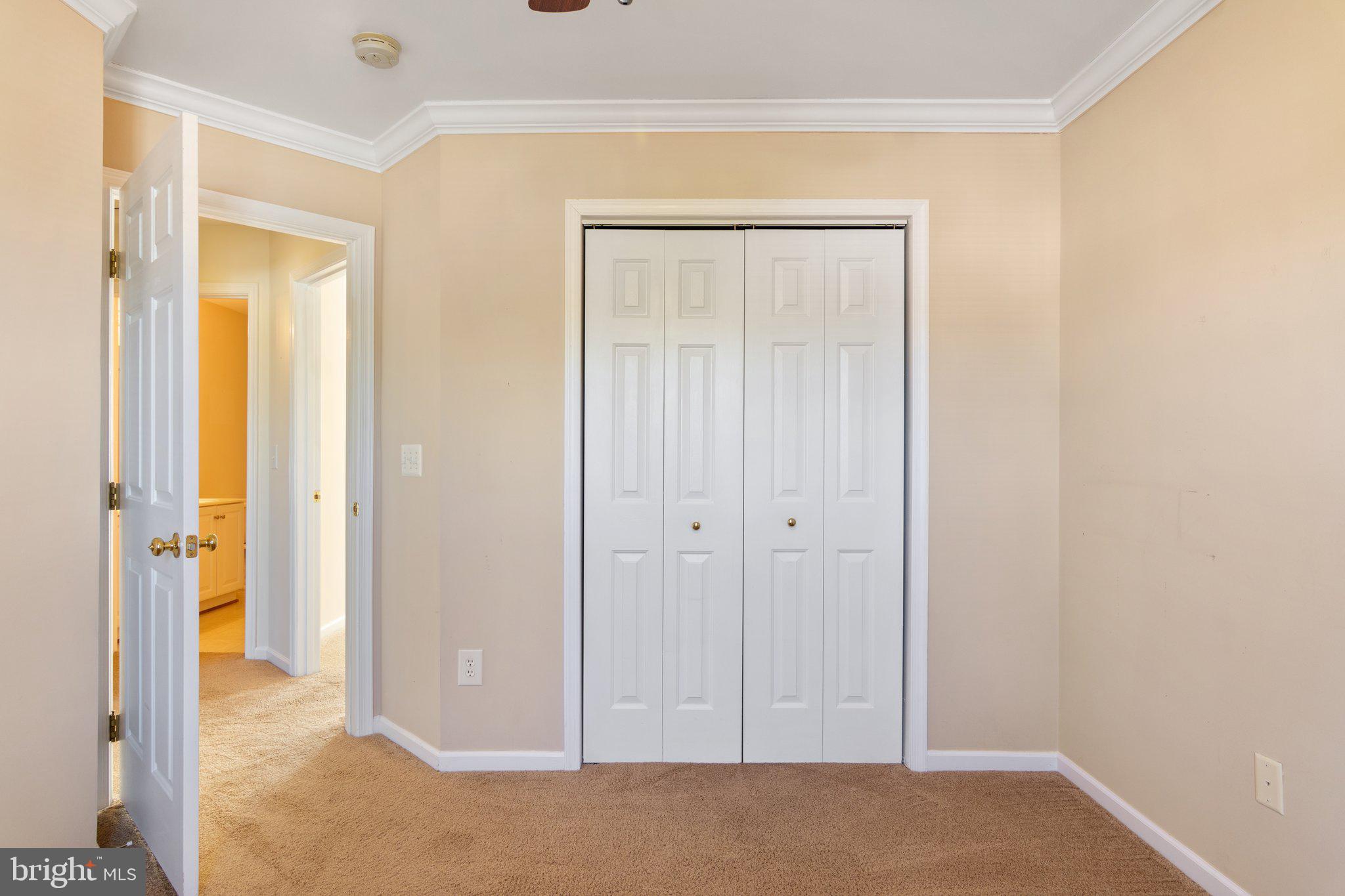 THREE FLAGS - Residential