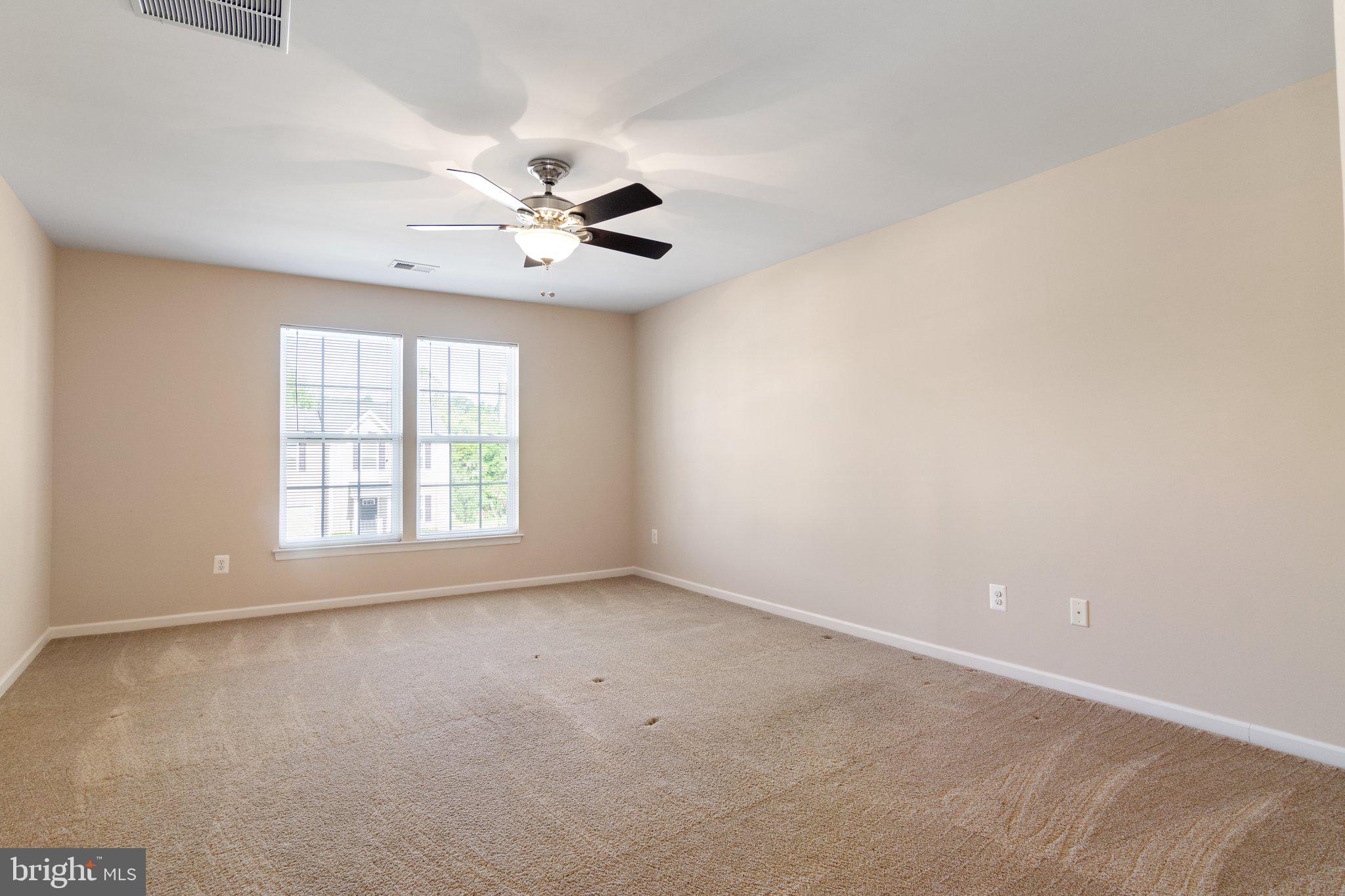 THREE FLAGS - Residential