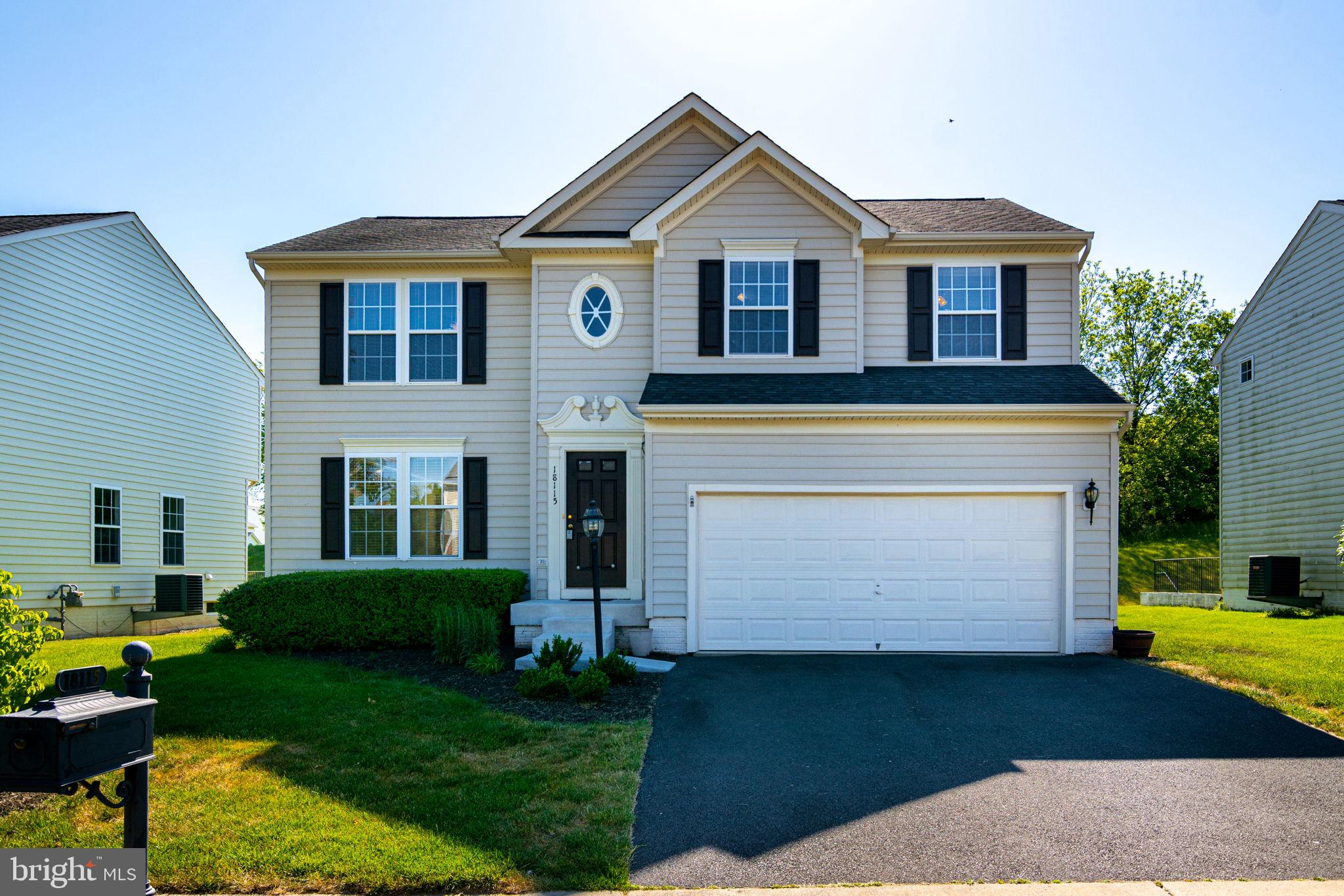 THREE FLAGS - Residential