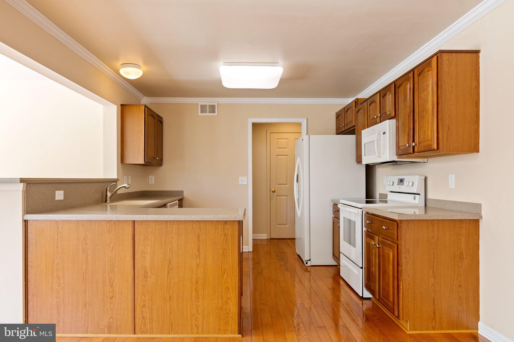 THREE FLAGS - Residential