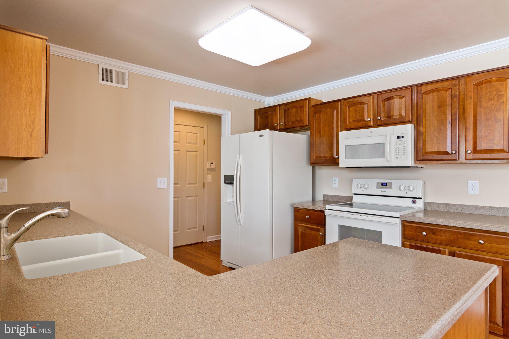 THREE FLAGS - Residential