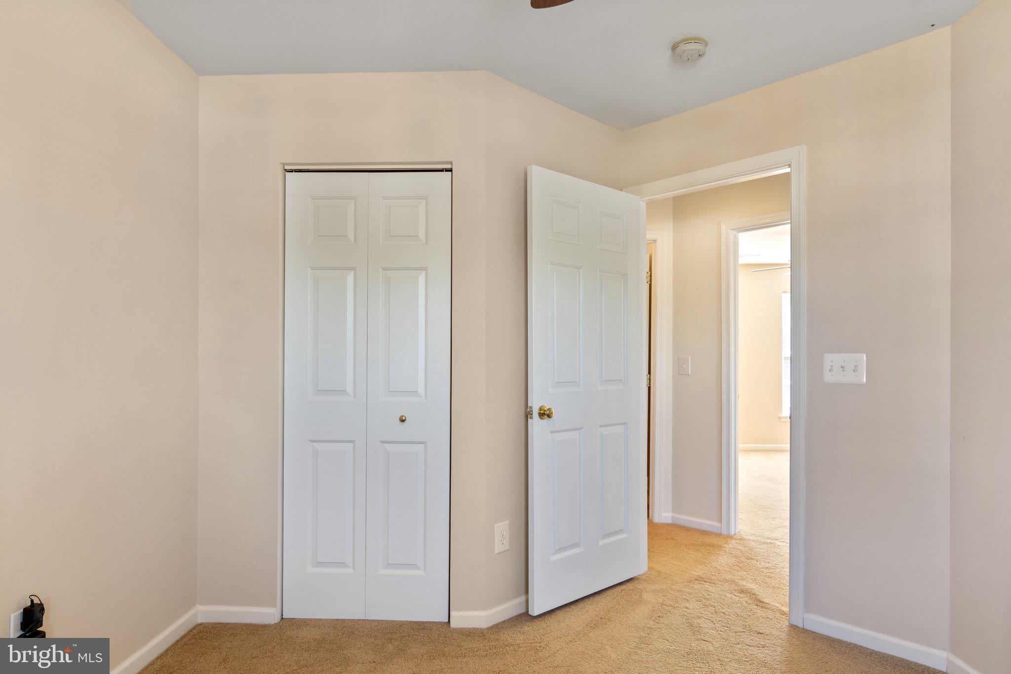 THREE FLAGS - Residential