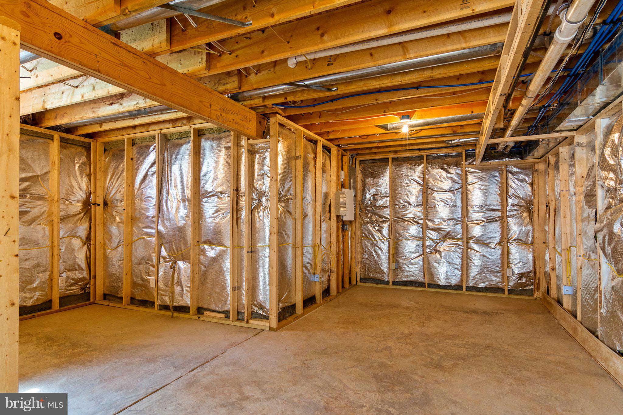 THREE FLAGS - Residential