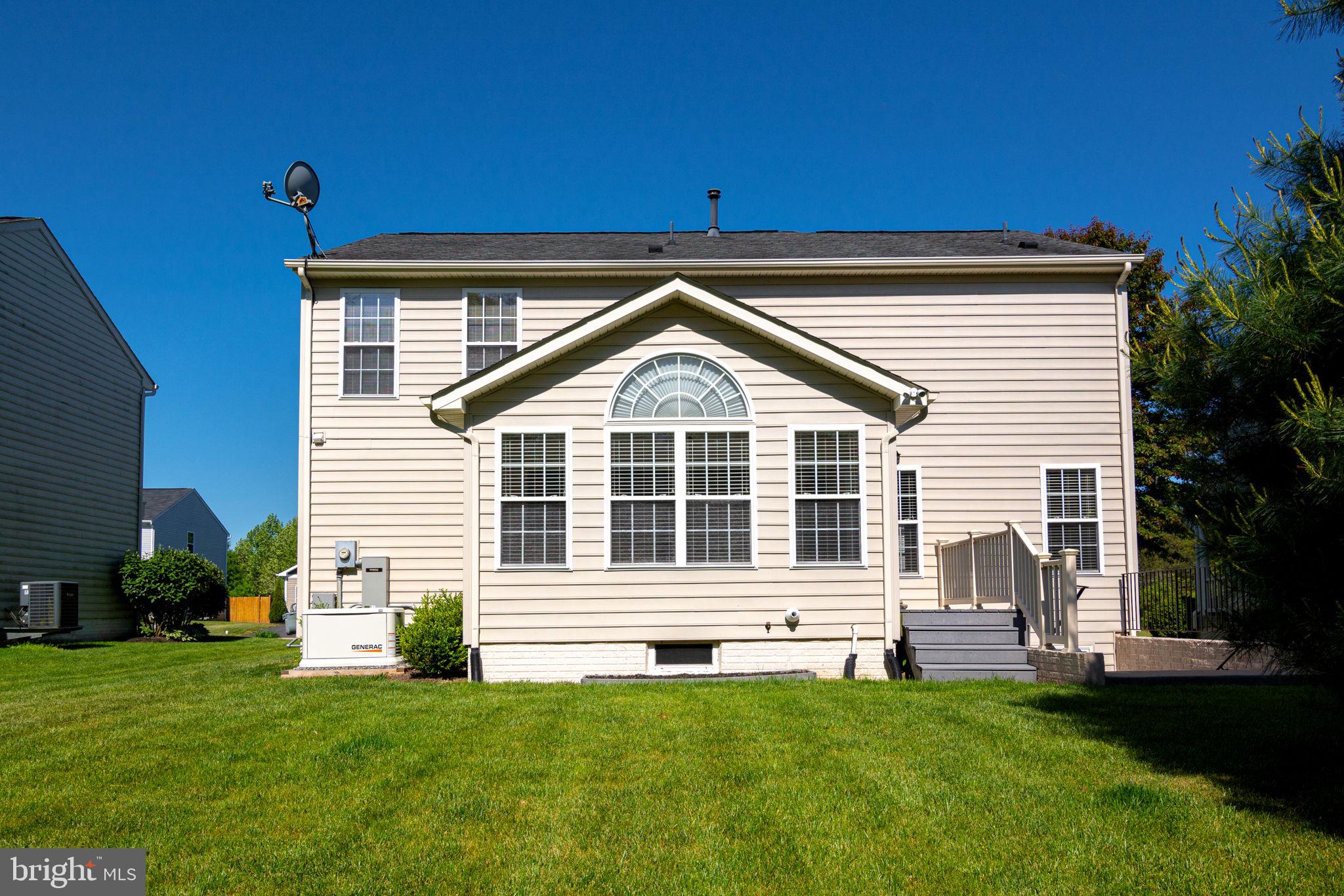 THREE FLAGS - Residential