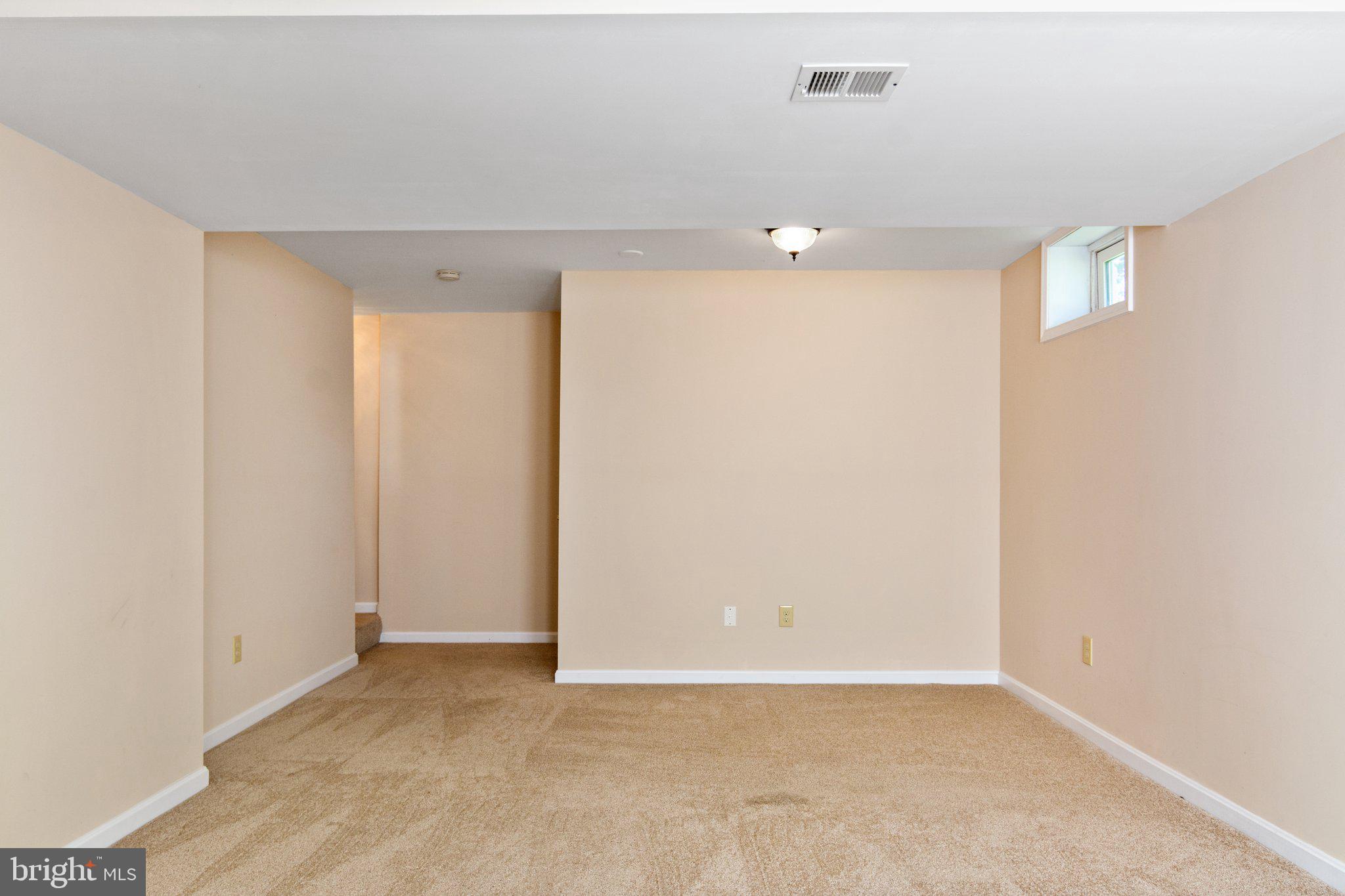 THREE FLAGS - Residential