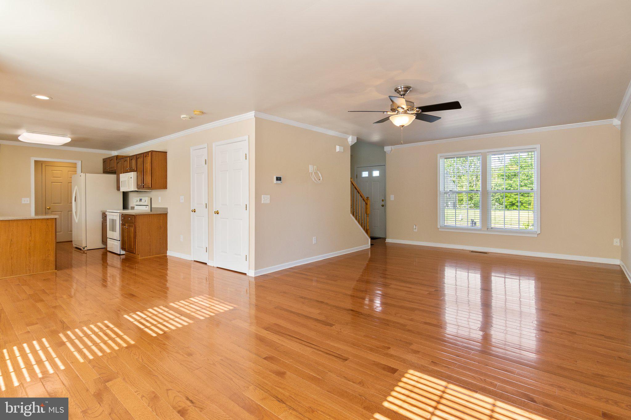 THREE FLAGS - Residential