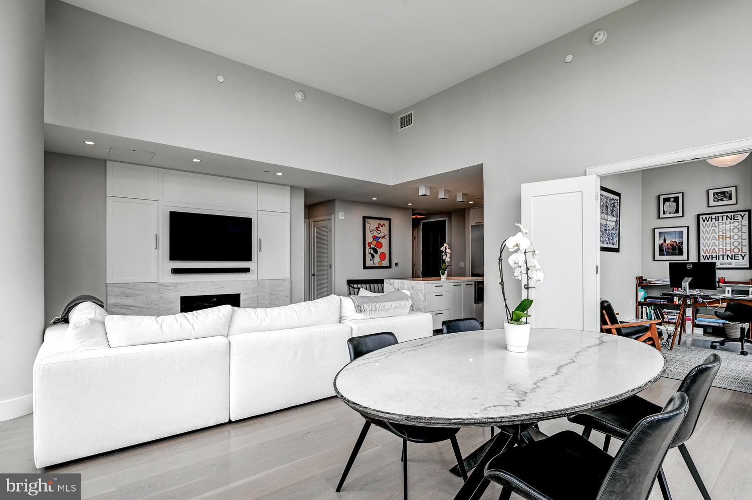 HARBOR EAST - Residential