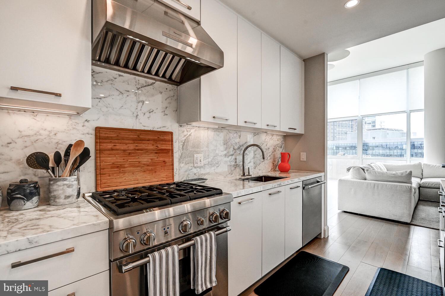 HARBOR EAST - Residential