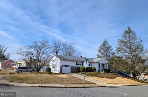 3700 John Drive, Brookhaven, PA 19015 - MLS#: PADE2085352