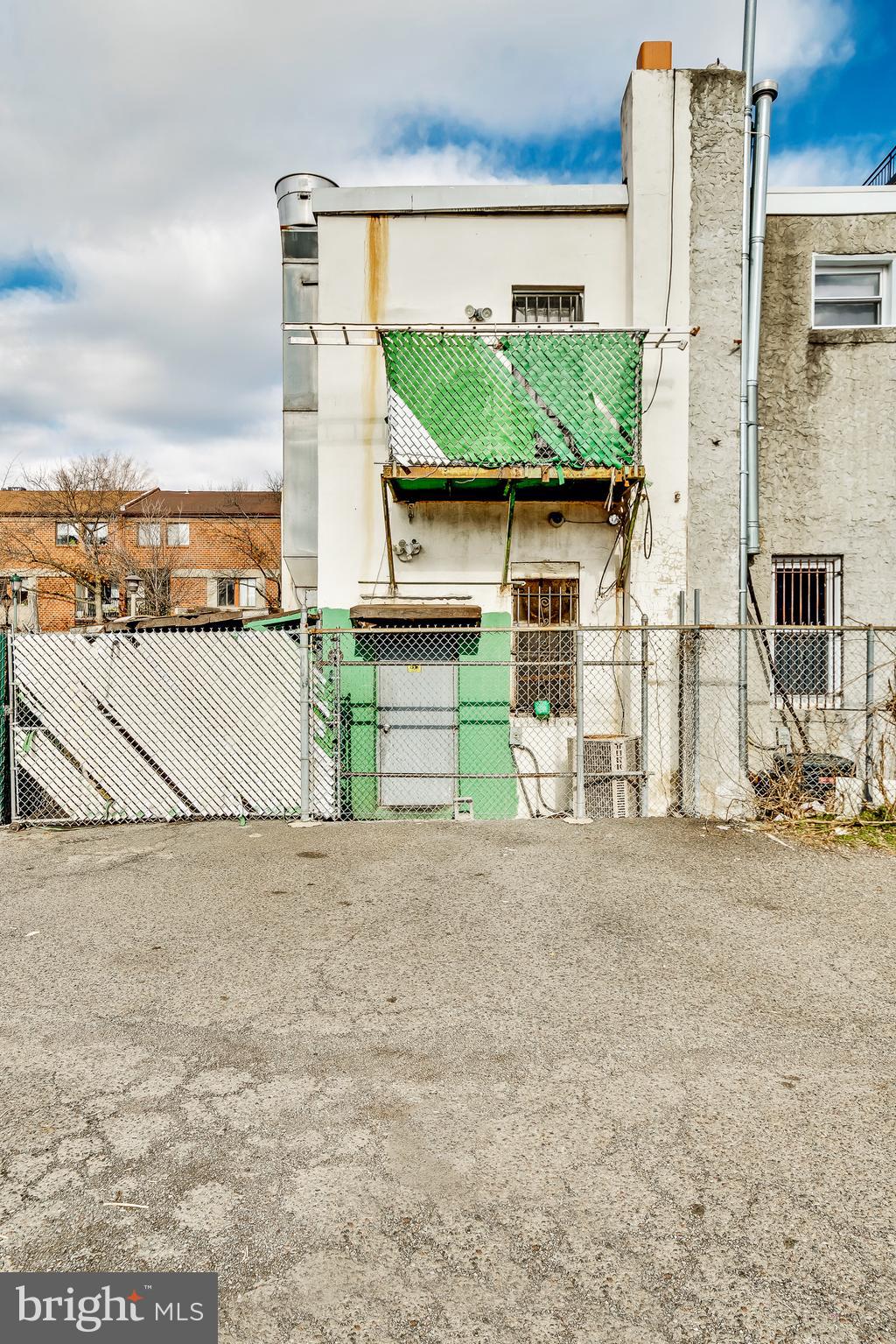 SOUTH STREET - Commercial Sale