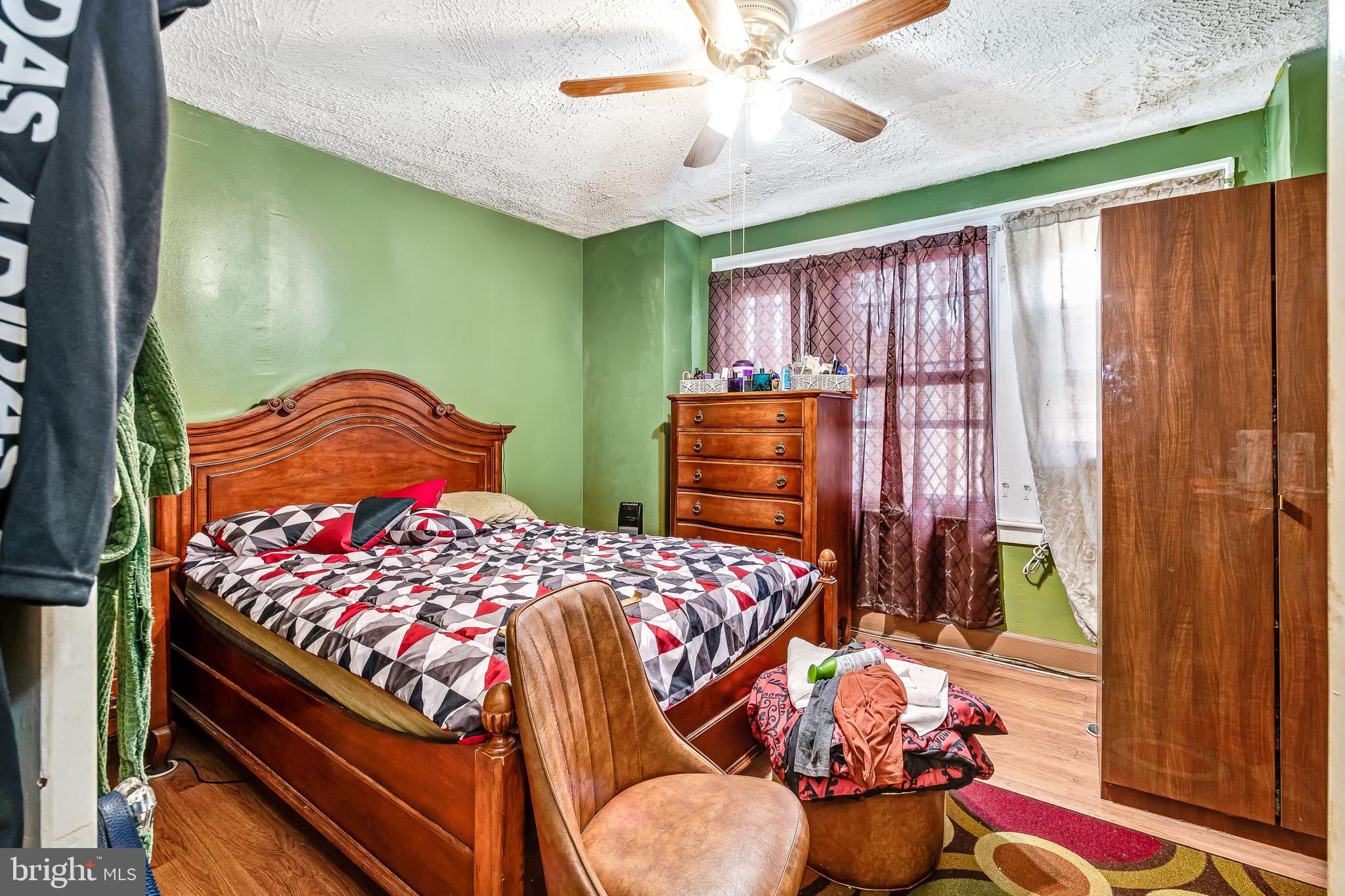 SOUTH STREET - Commercial Sale