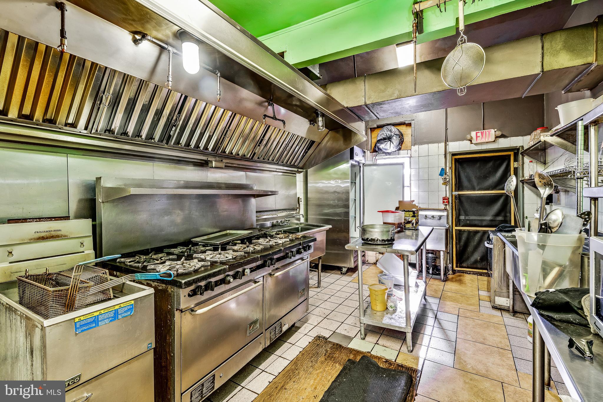 SOUTH STREET - Commercial Sale