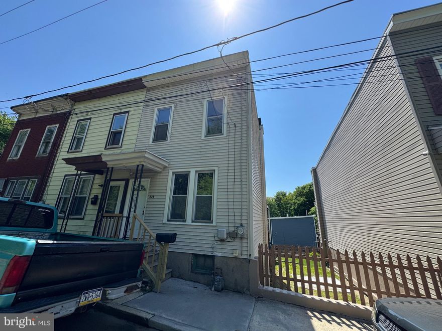 Pottsville townhome priced to move. Three bedroom one bathroom. Call to set up your showing today.