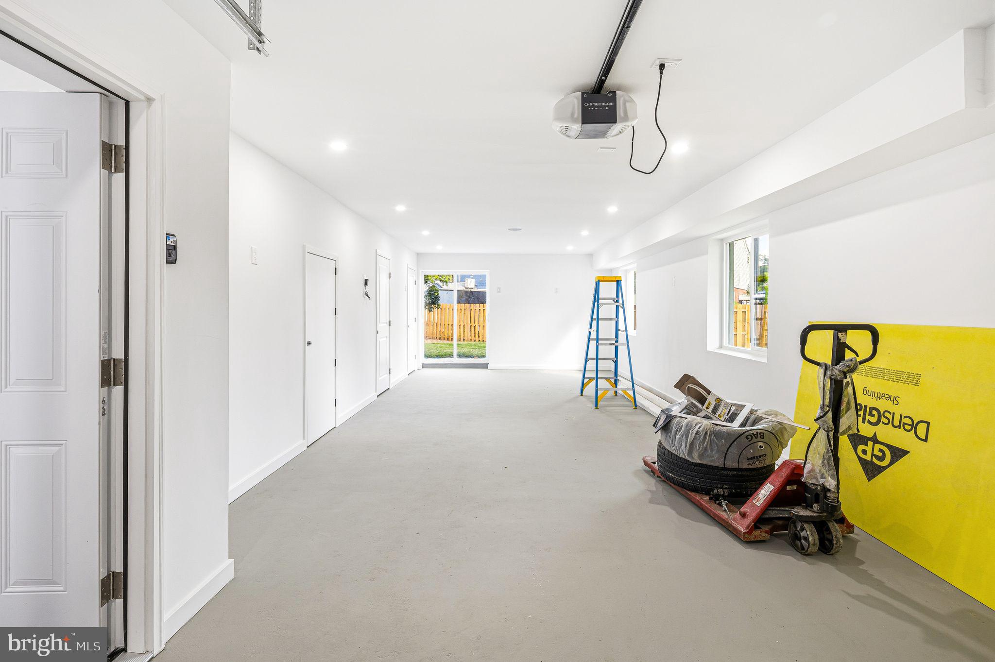 HUNTINGDON VALLEY - Residential