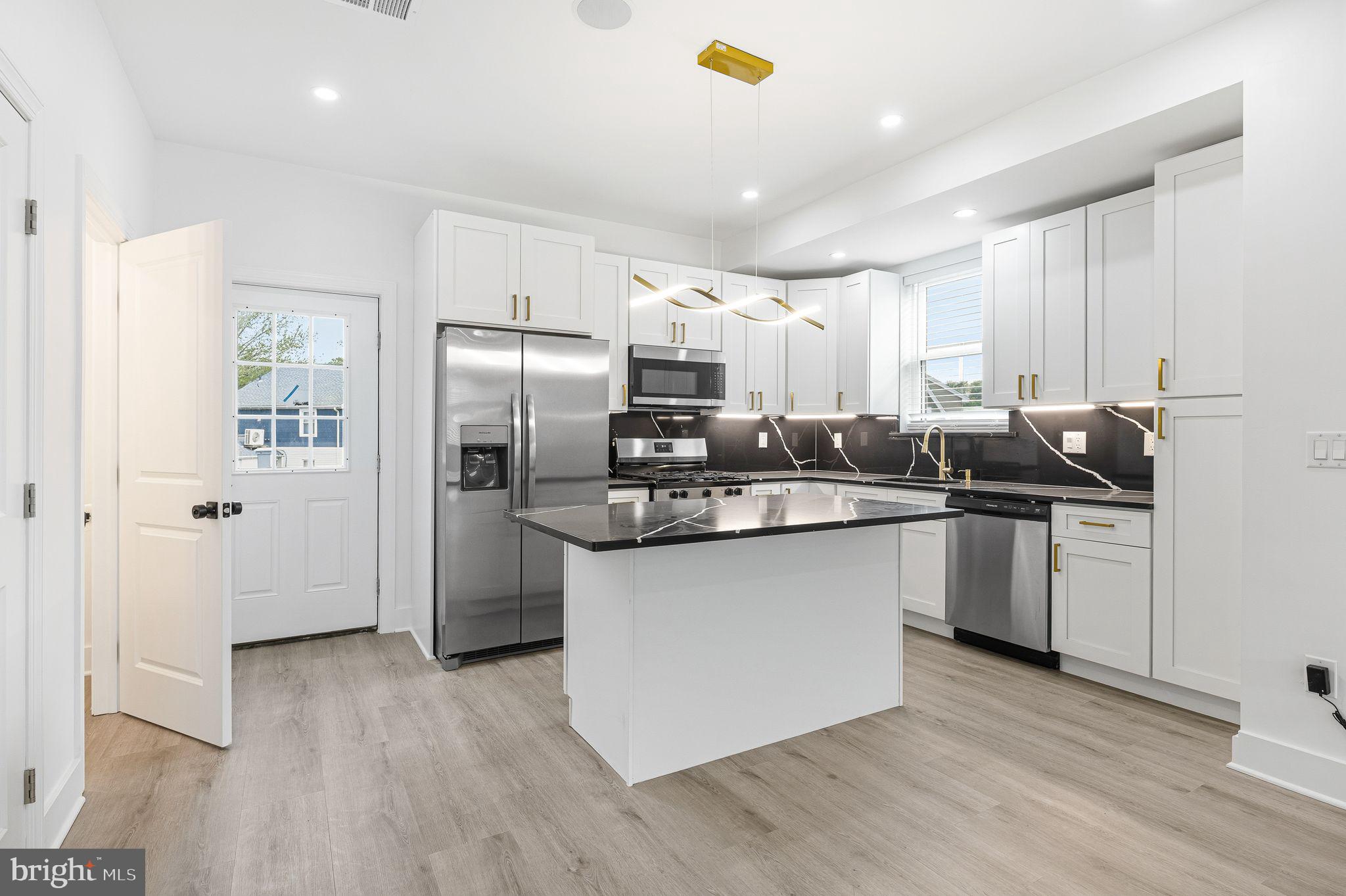 HUNTINGDON VALLEY - Residential