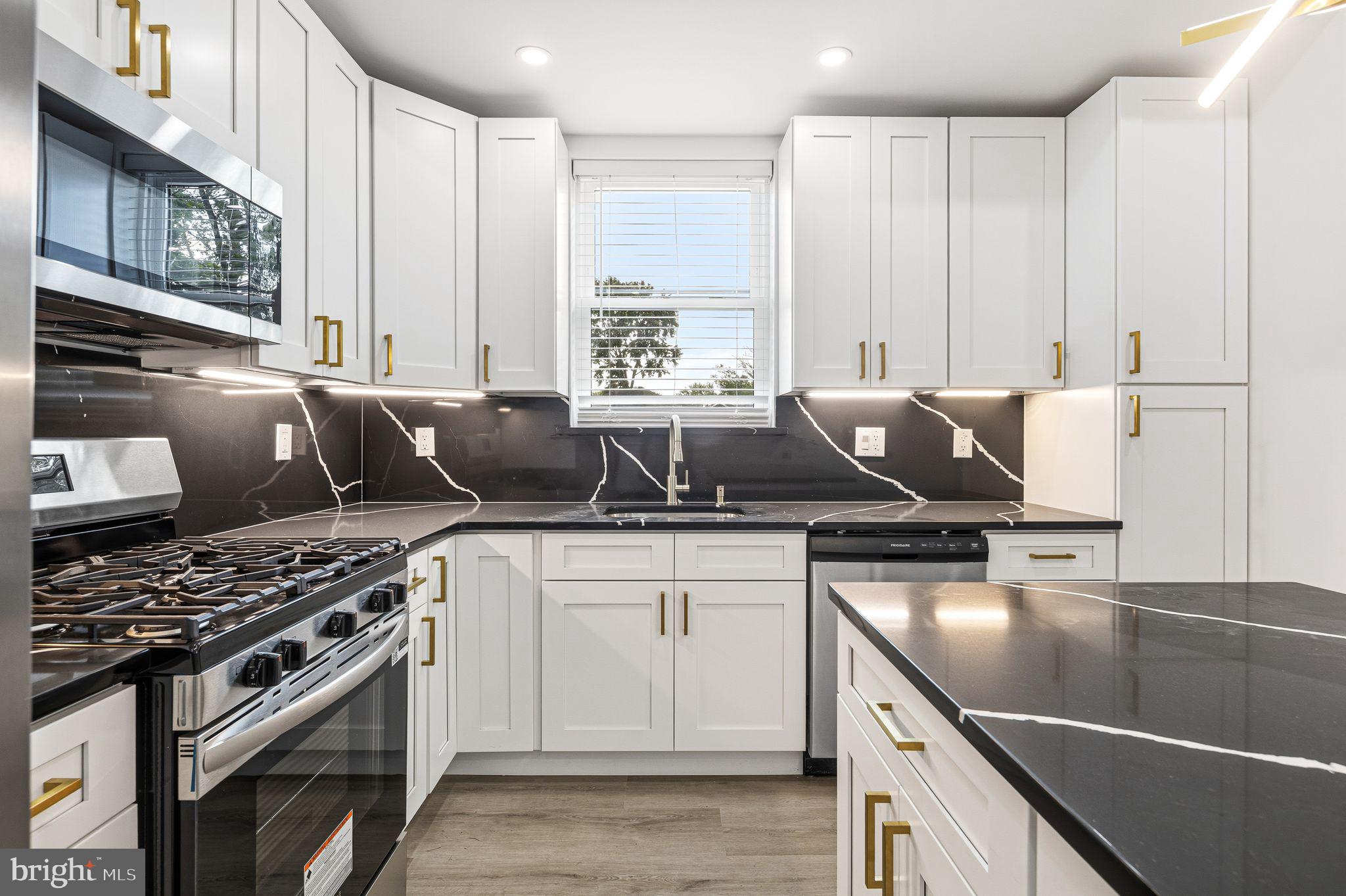 HUNTINGDON VALLEY - Residential