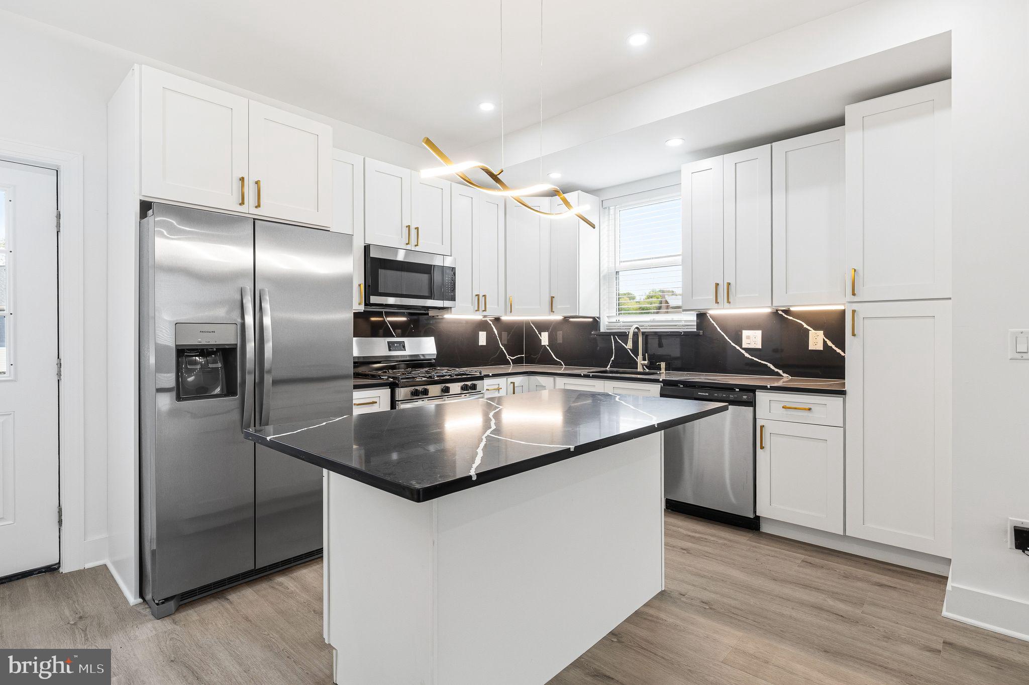 HUNTINGDON VALLEY - Residential