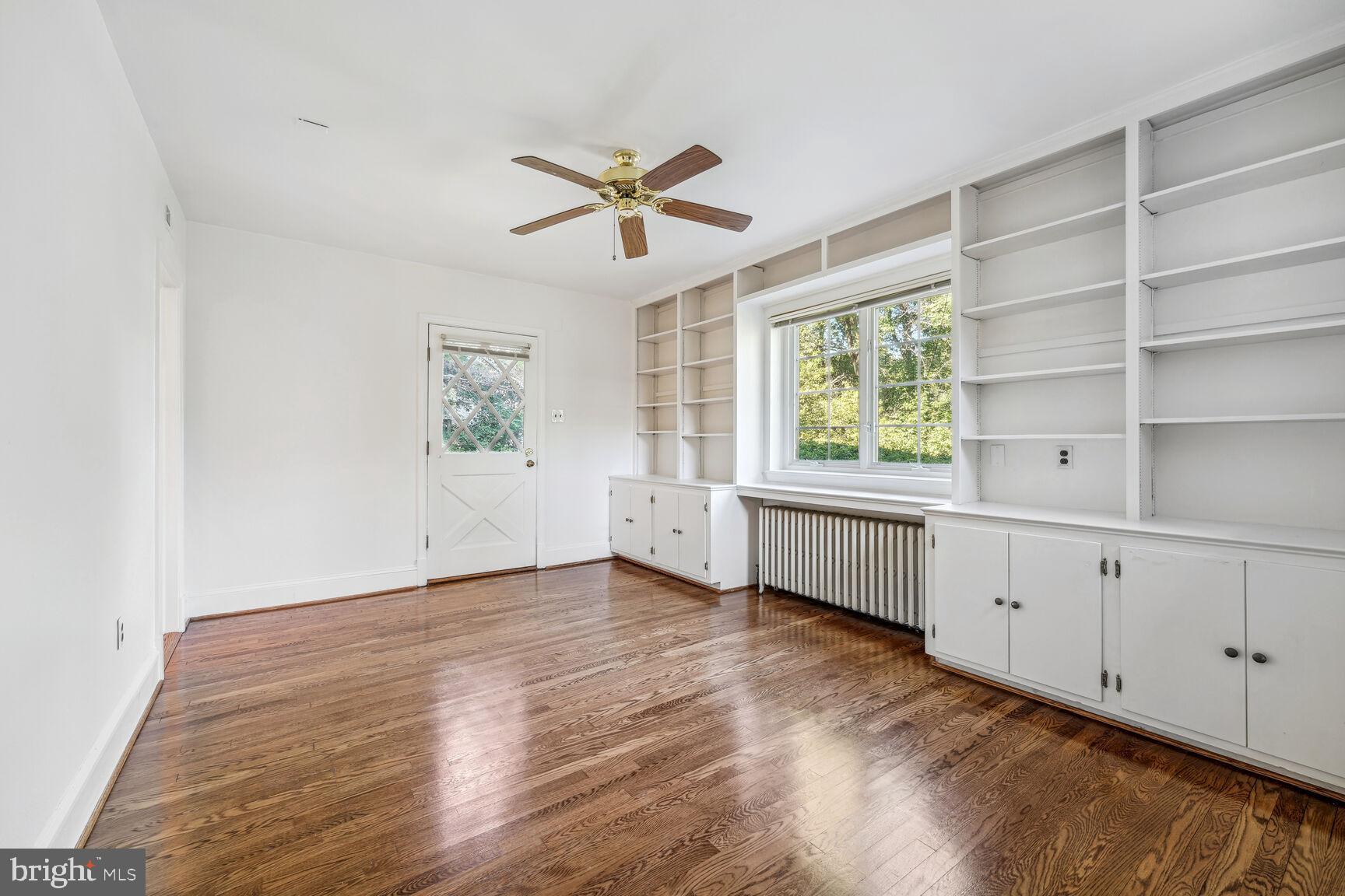 COUNTRY CLUB HILLS - Residential