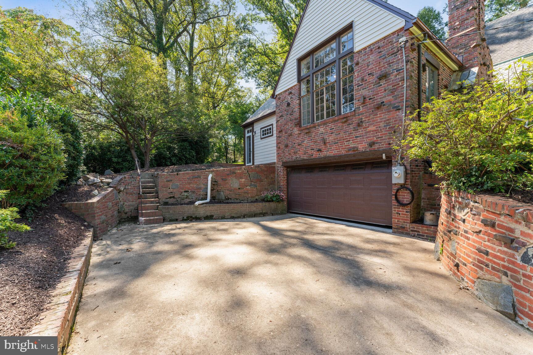 COUNTRY CLUB HILLS - Residential