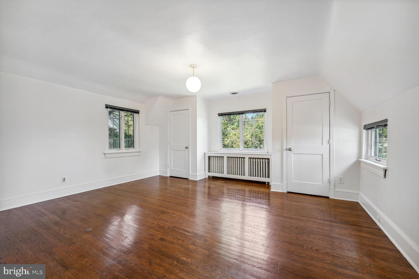 COUNTRY CLUB HILLS - Residential