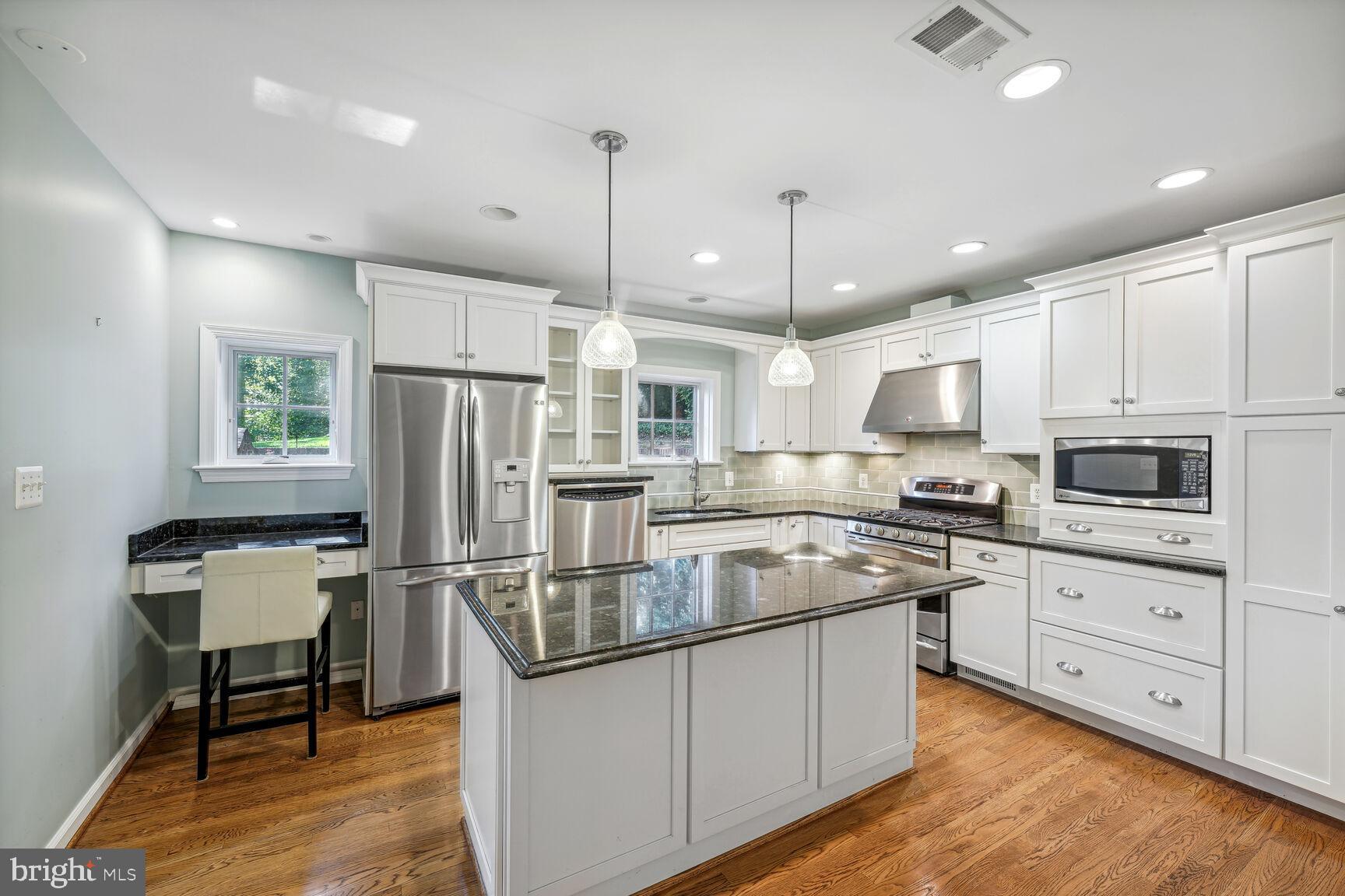 COUNTRY CLUB HILLS - Residential