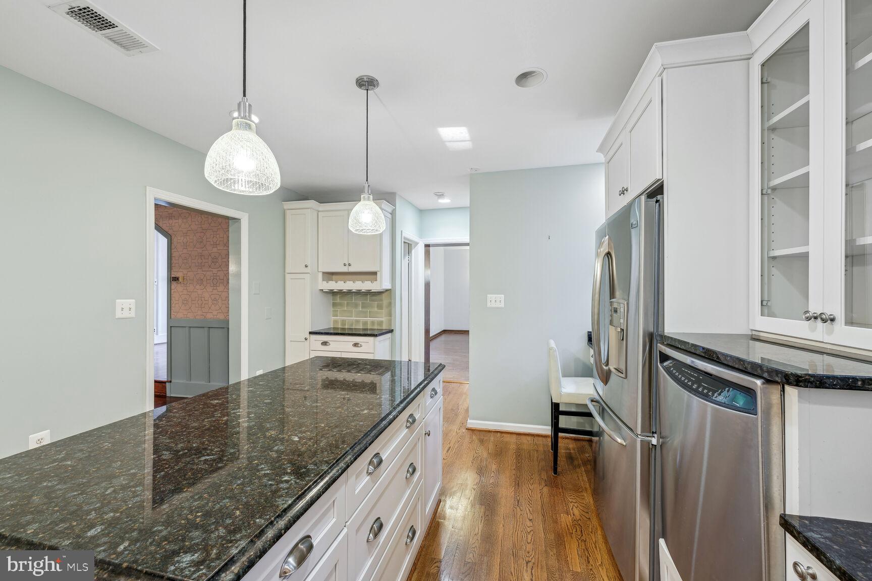 COUNTRY CLUB HILLS - Residential