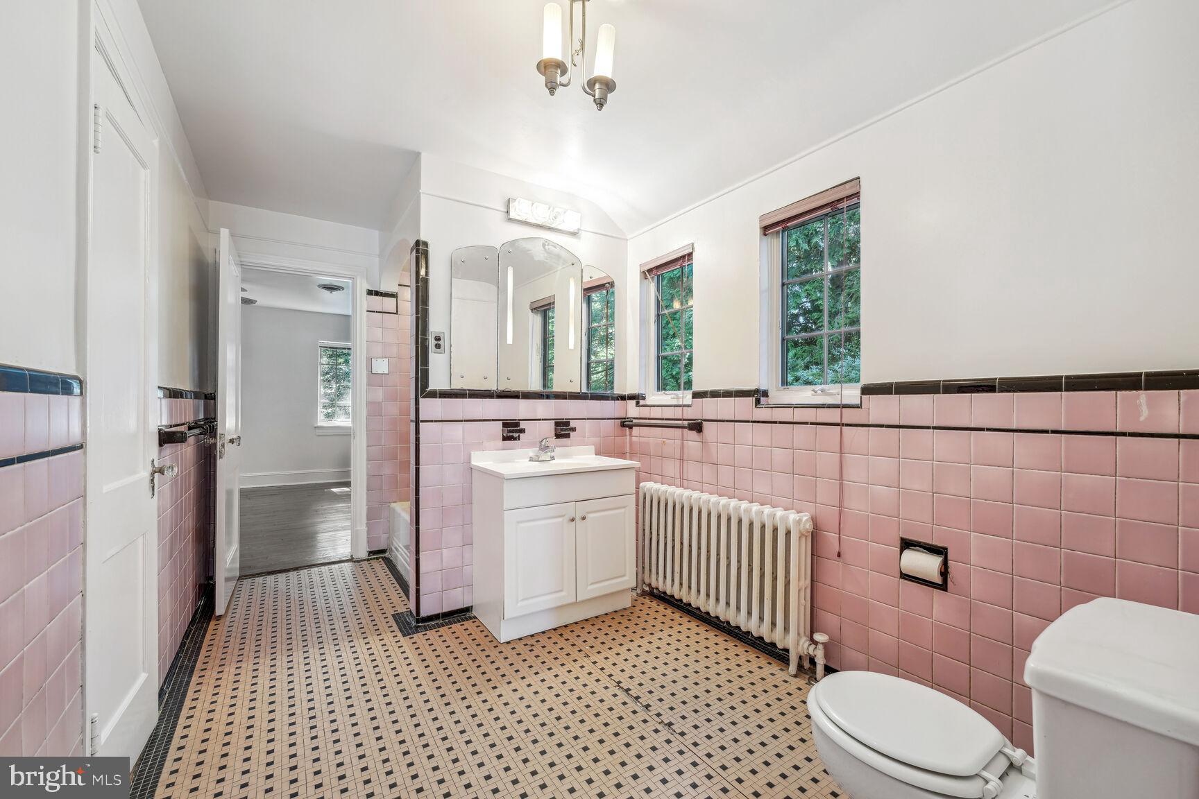 COUNTRY CLUB HILLS - Residential