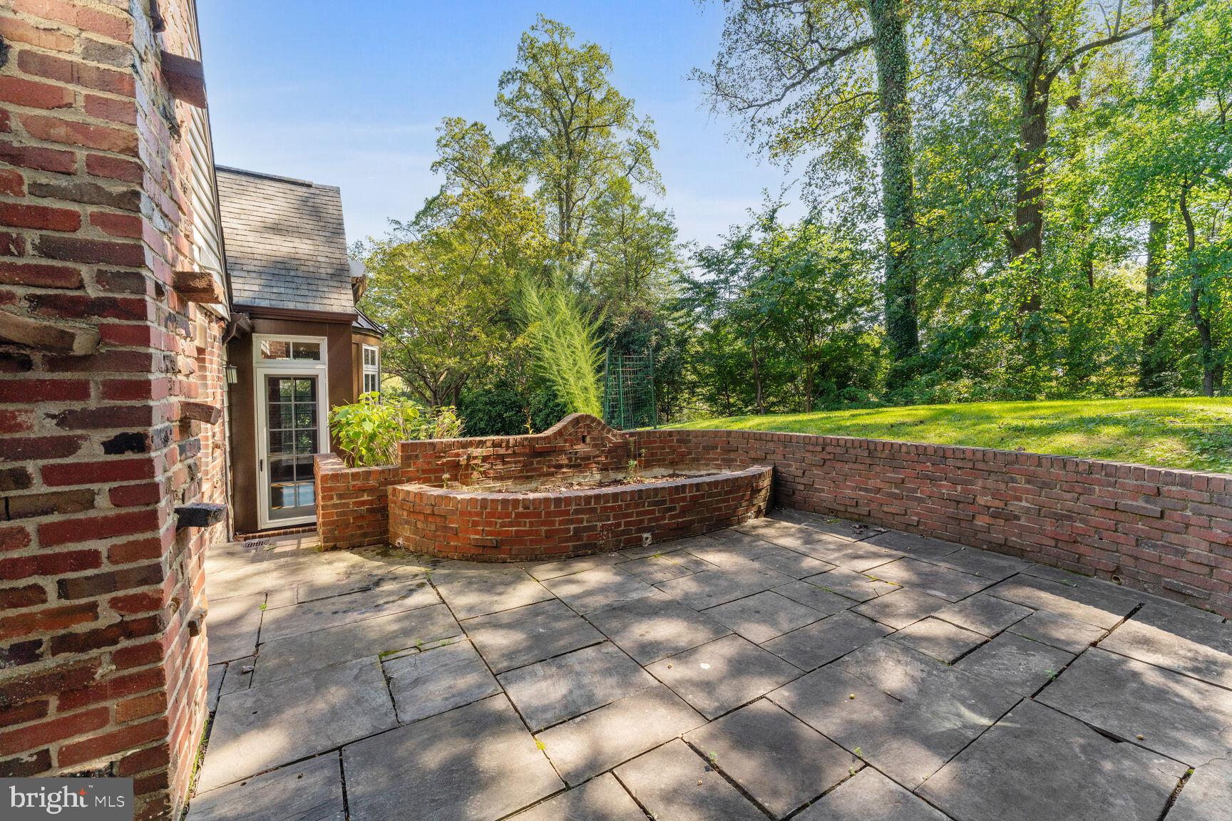 COUNTRY CLUB HILLS - Residential