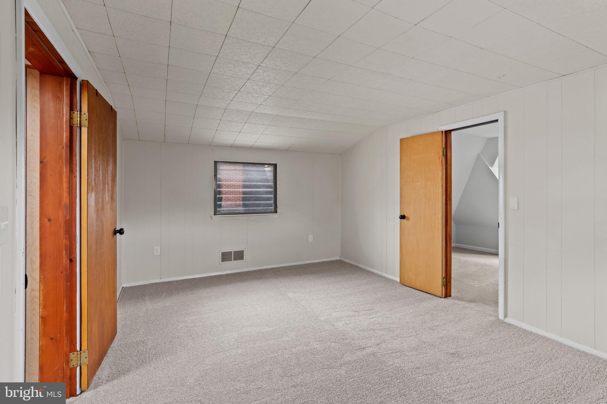 TOWSON MANOR - Residential