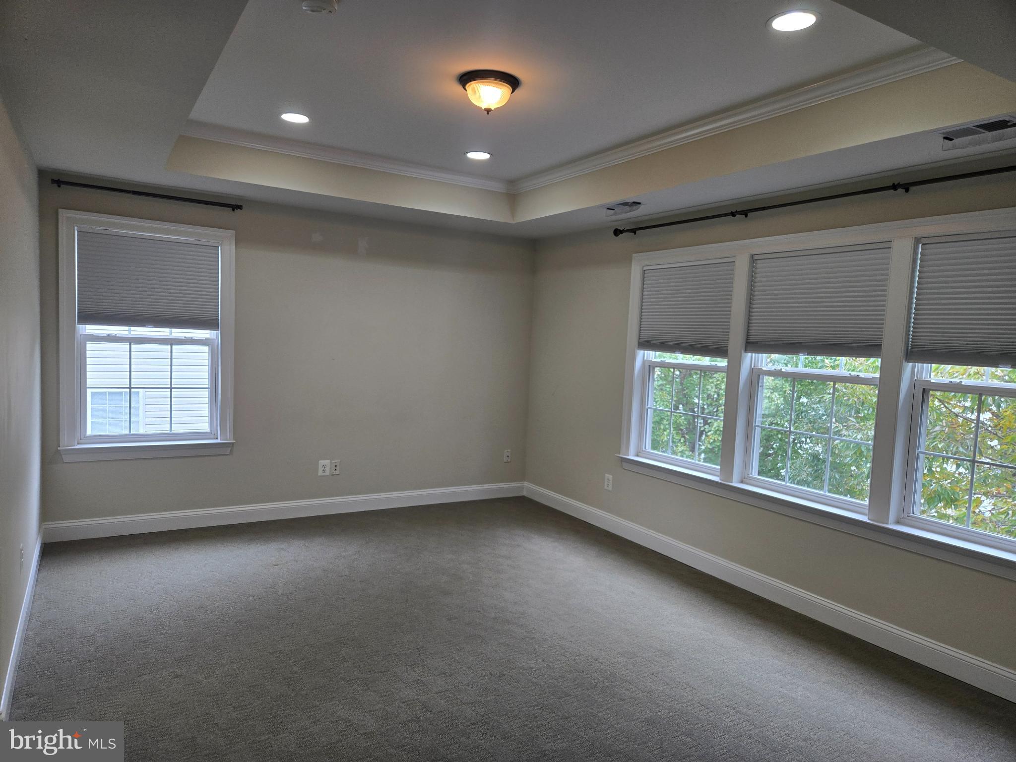 LINCOLNIA - Residential Lease